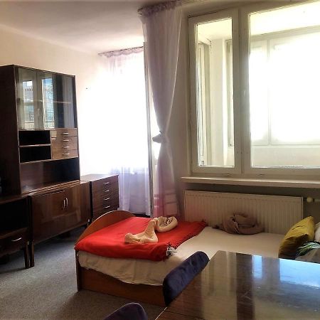 Comfortable 3 Bedroom Rental Unit With A Cozy Balcony In Center ワルシャワ エクステリア 写真