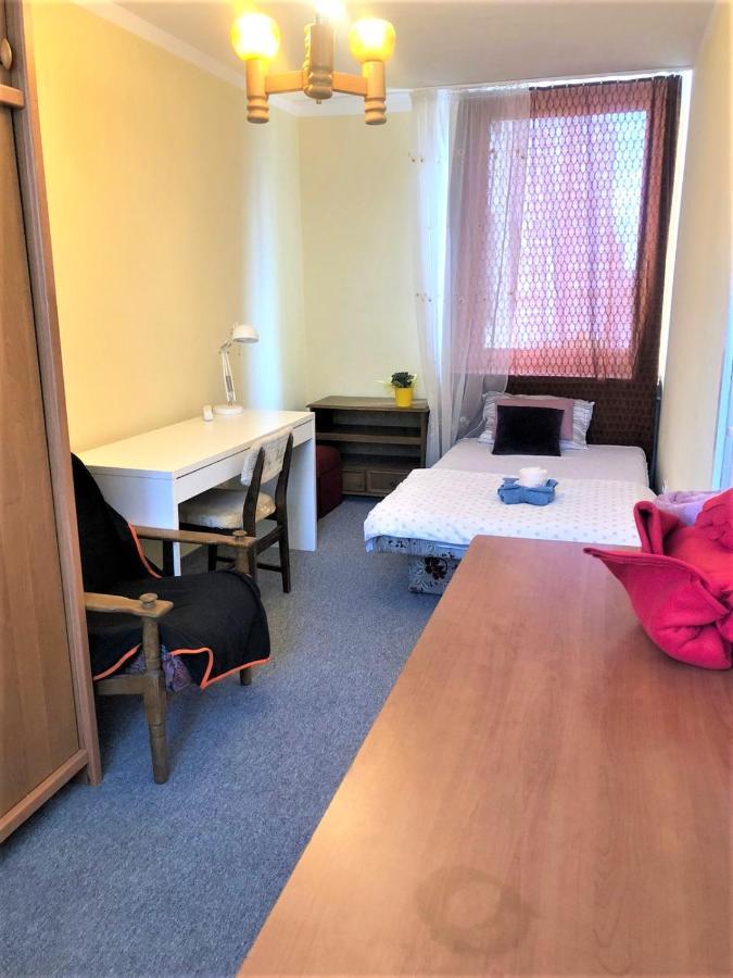 Comfortable 3 Bedroom Rental Unit With A Cozy Balcony In Center ワルシャワ エクステリア 写真
