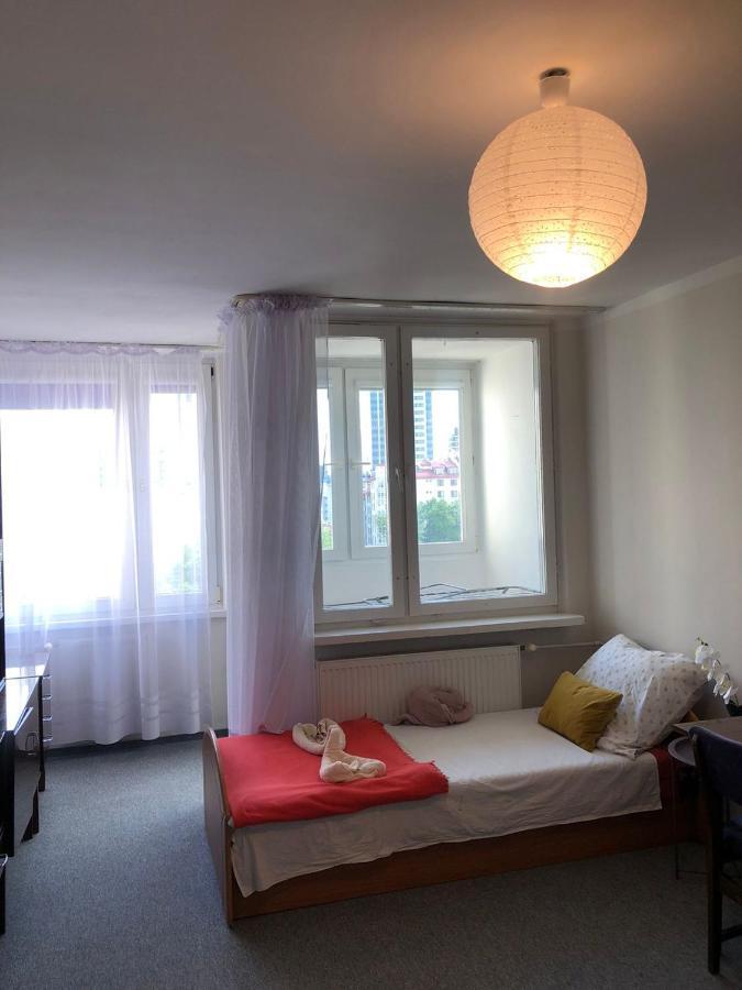 Comfortable 3 Bedroom Rental Unit With A Cozy Balcony In Center ワルシャワ エクステリア 写真